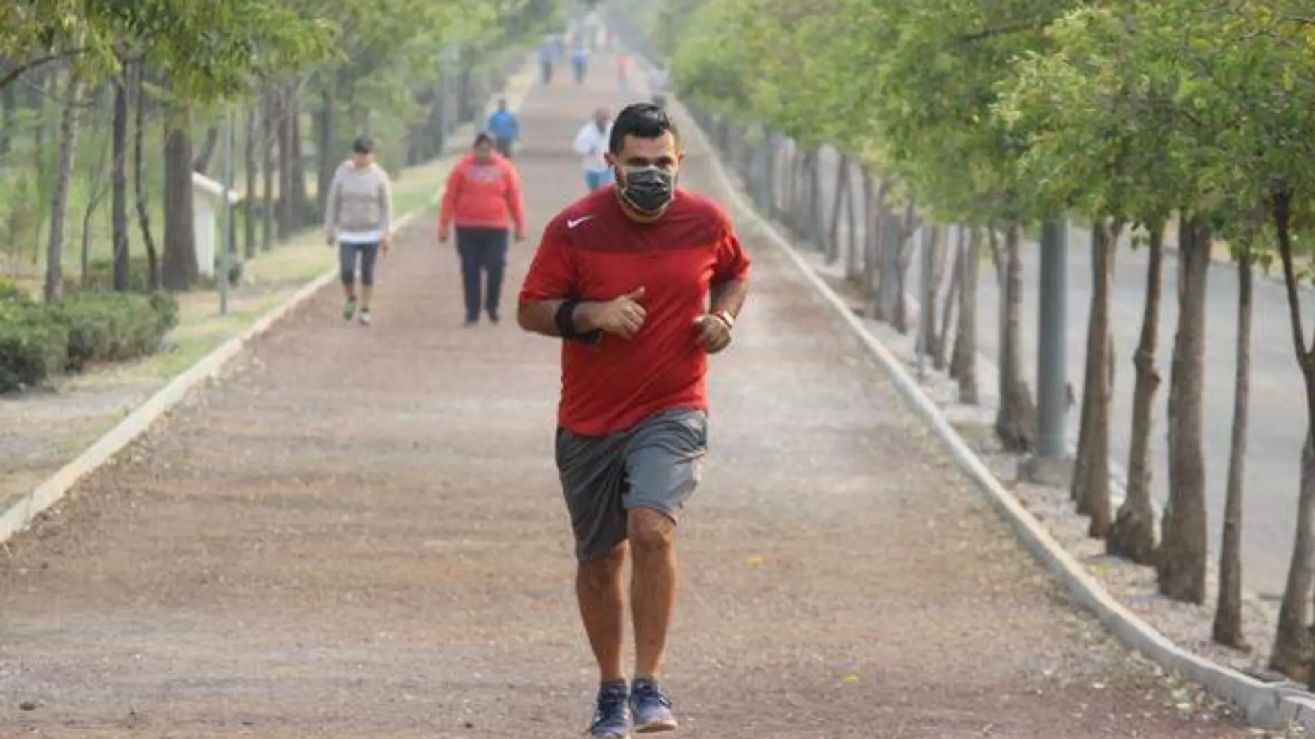 EJERCITANDOSE-TAPABOCAS-PARQUE ECOLOGICO JULIOCM 150520190009